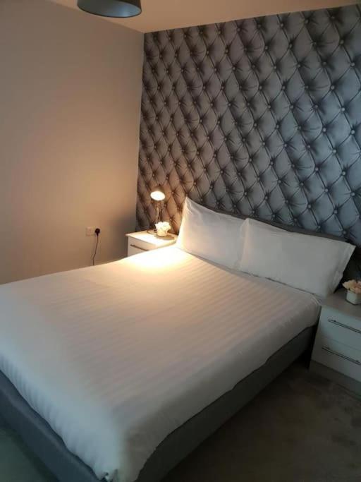 Luxury 9Ine Beautiful Bull Ring Apartment Free Parking Бирмингем Экстерьер фото