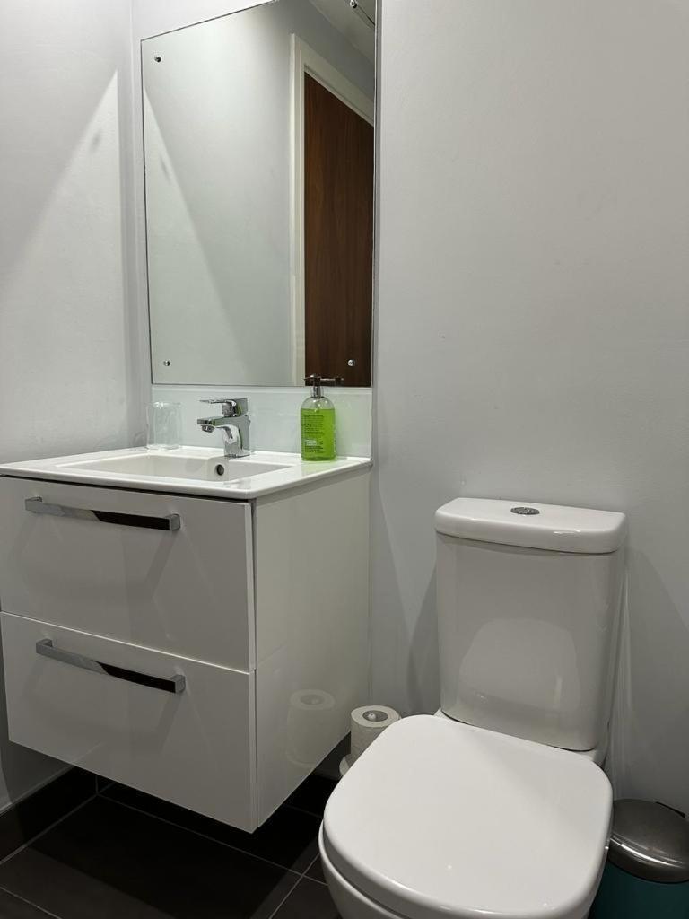 Luxury 9Ine Beautiful Bull Ring Apartment Free Parking Бирмингем Экстерьер фото