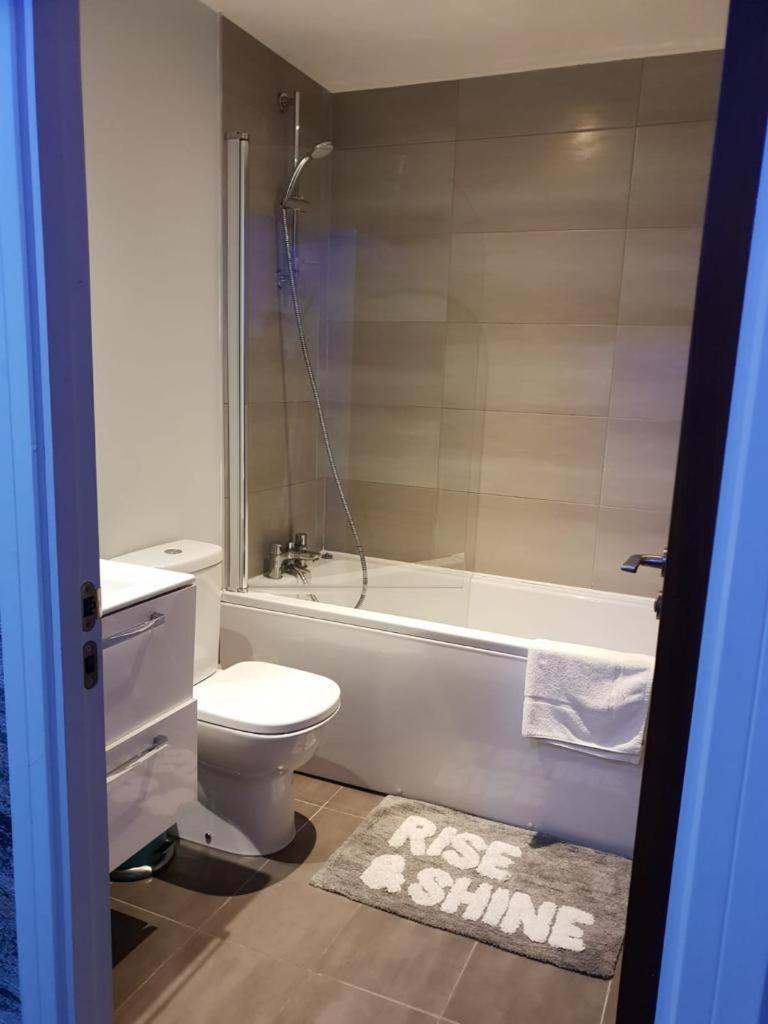 Luxury 9Ine Beautiful Bull Ring Apartment Free Parking Бирмингем Экстерьер фото